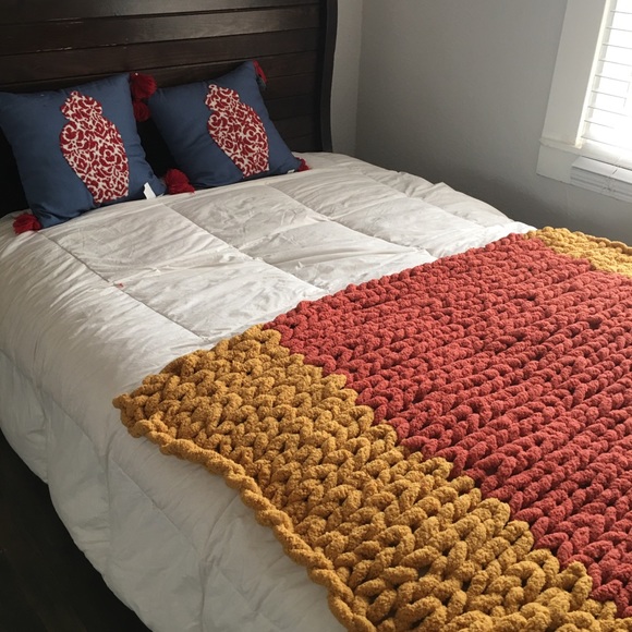 Handmade chunky knit blanket - Picture 3 of 4